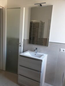 Rifacimento bagno bellusco - mobile bagno con specchio